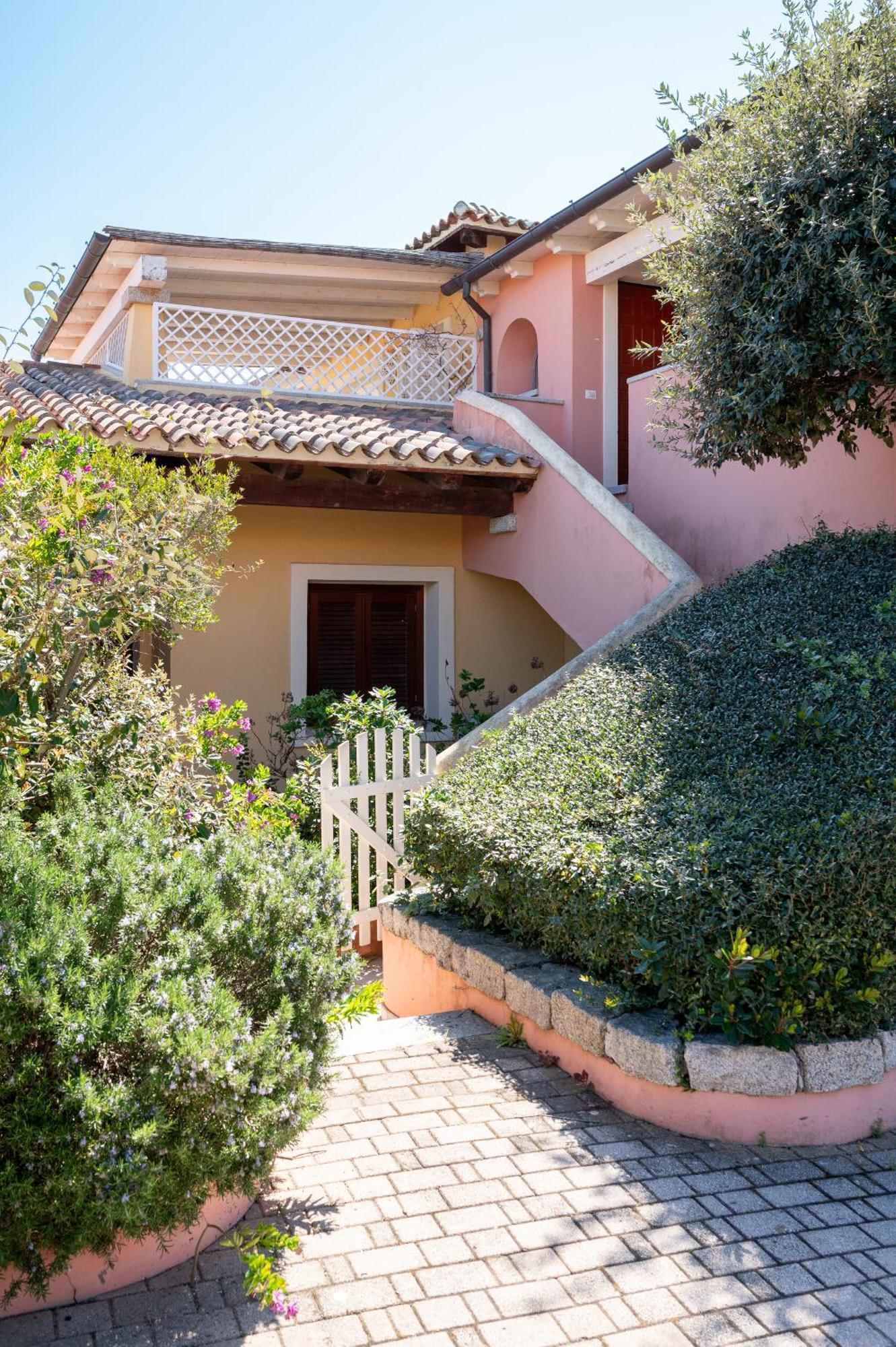 S'Abba Seafront Apartments - Your House In Sardinia 阿兰奇湾城 外观 照片